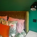 Tiny House With Parking & Patio By Cool Bloo
