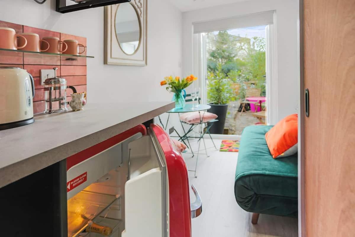 Tiny House With Parking & Patio By Cool Bloo *