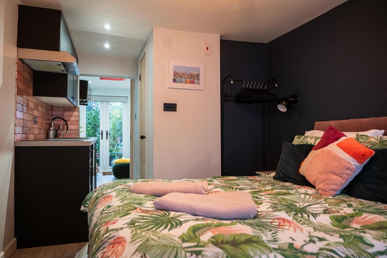 Tiny House With Parking & Patio By Cool Bloo *