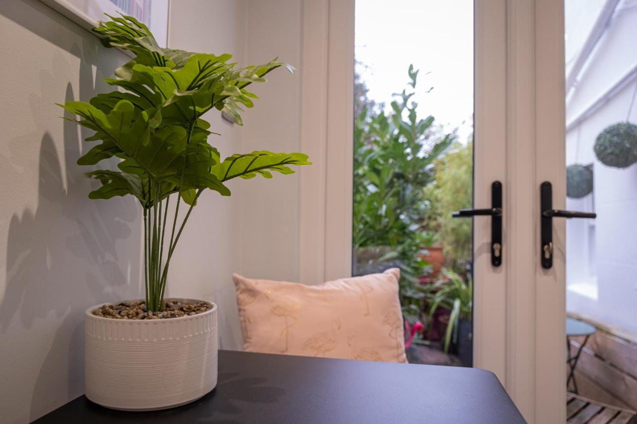 Tiny House With Parking & Patio By Cool Bloo Apartment *